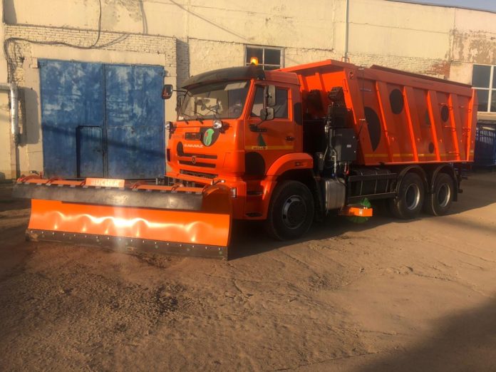 Новой коммунально-уборочной машиной пополнился Подольский комбината благоустройства