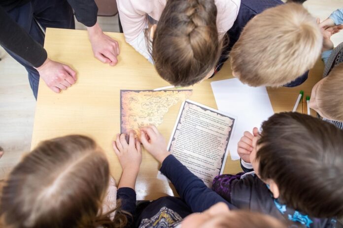 Дворец культуры «Октябрь» приглашает детей на занимательный квест