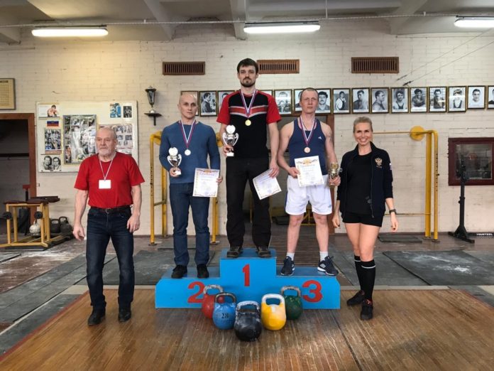 Подольские спортсмены завоевали первое место в III Открытом турние по армейскому гиревому рывку