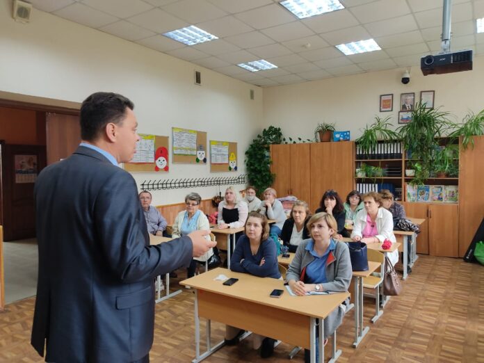 Депутат Горсовета встретился с трудовым коллективом школы №14