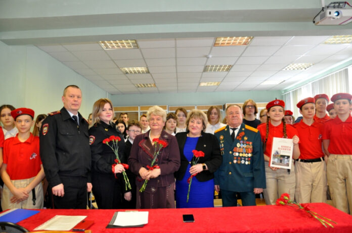 В Подольске сотрудники полиции и ветераны провели урок мужества на тему: «Есть такая профессия...