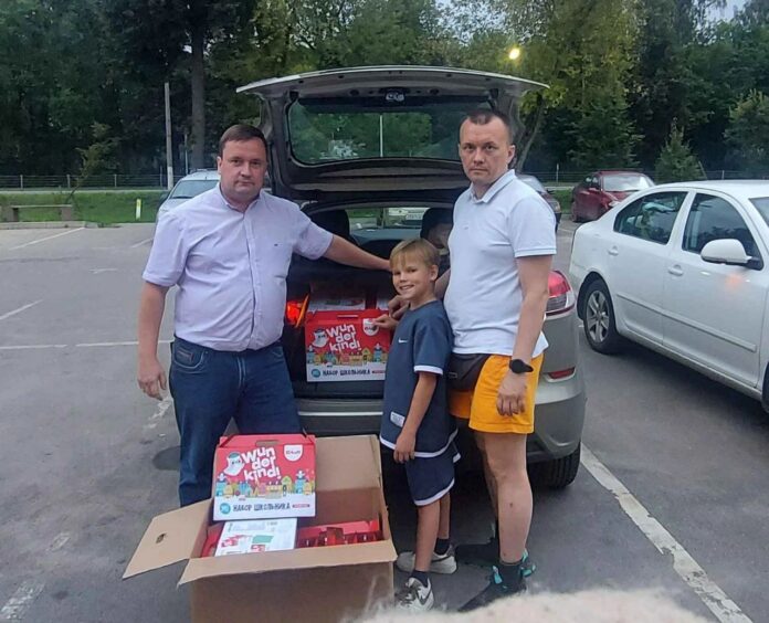 Депутат Совета депутатов оказал помощь в виде покупки школьных наборов для детей из многодетных...