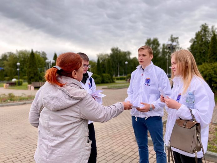 Молодогвардейцы Большого Подольска провели акцию против курения