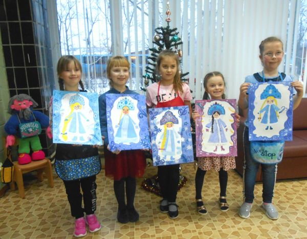 Учащиеся студии изобразительного искусства «Юные дарования» готовятся к новогодним праздникам