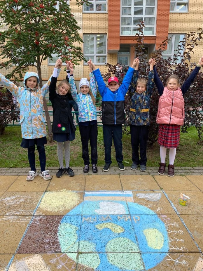 Конкурс рисунков на асфальте «Миру-мир!» прошел в Подольске