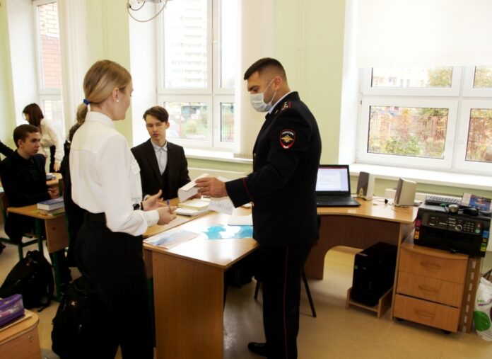 Работники полиции в Подольске провели акцию «Приходи учиться!»