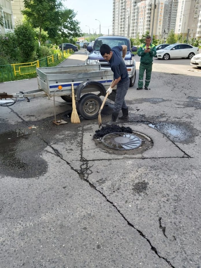 Управляющие компании микрорайона «Кузнечики» выполняют работы по благоустройству придомовых территорий