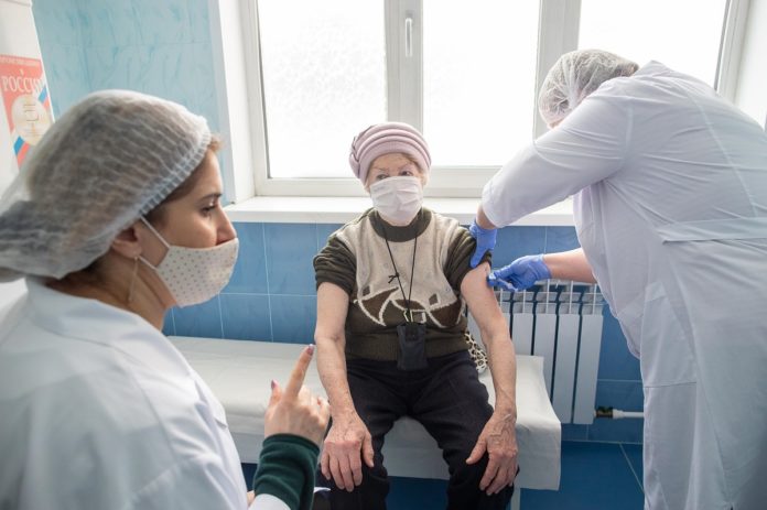 Пункт вакцинации от коронавируса открылся на базе Львовской районной больницы