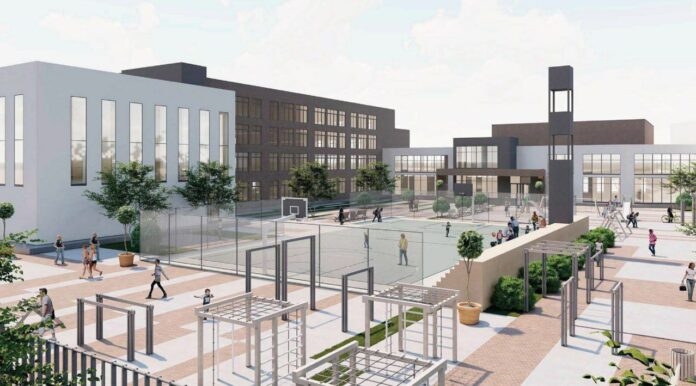 Секретарь подольского отделения партии «Единая Россия» Григорий Артамонов проверил ход строительства пристройки к школе...