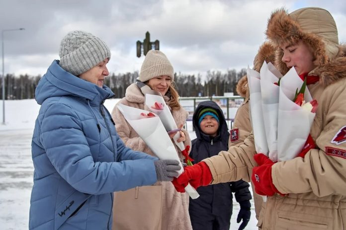 Юнармейцы Подольска поучаствовали в акции «Женщины Подмосковья»