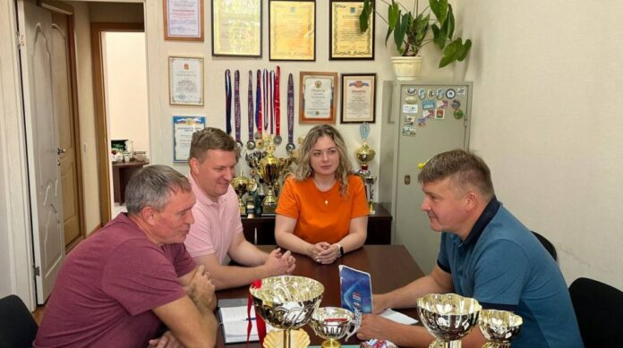 В горокруге  Подольск прошла встреча депутата Совета депутатов с директором спортивной школы олимпийского...