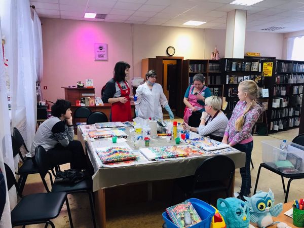 В библиотеке № 21 прошел мастер-класс «Наши руки не знают скуки»