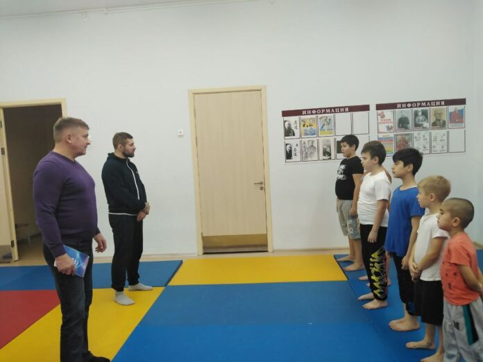 На базе подольской школы №35 прошла открытая тренировка по самбо