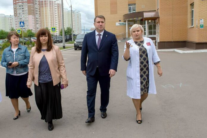 Секретарь местного отделения партии «Единая Россия» приехал в детскую поликлинику ОСП №4 Подольской областной...