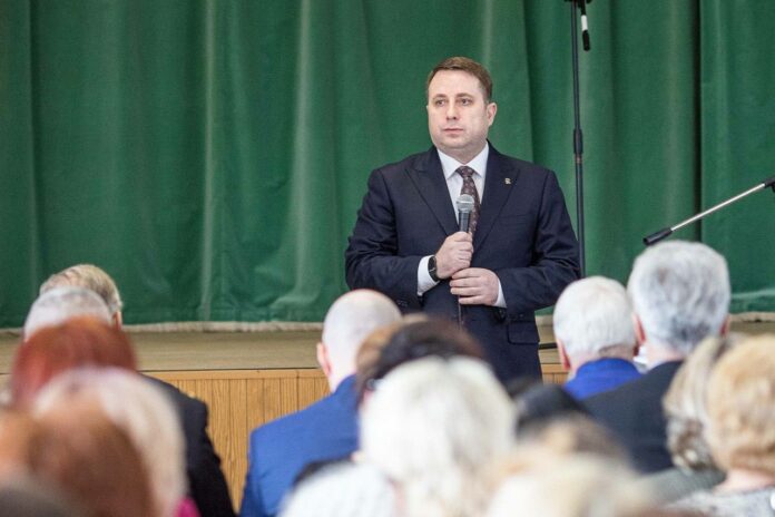 Дмитрий Жариков поздравил с наступающим Днём защитника Отечества главных хранителей военной истории нашей страны...