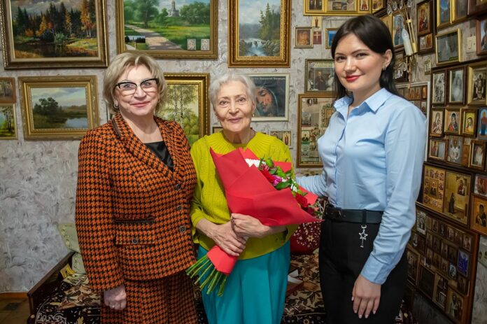 Однопартийцы поздравили с Днем Рождения Смоленцеву Людмилу Ивановну