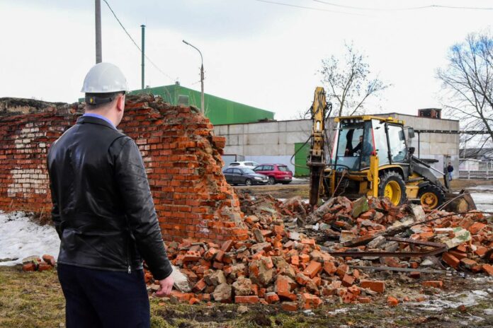 Нежилую заброшку снесли в Климовске