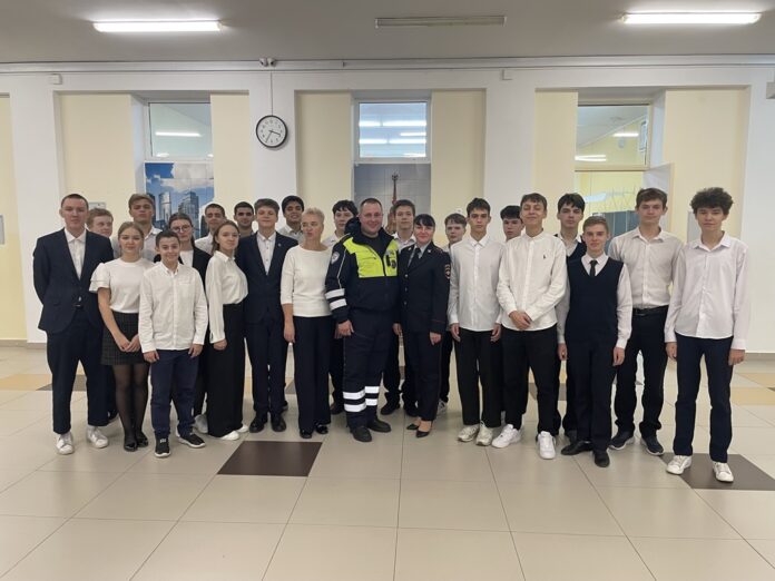 Сотрудники Госавтоинспекции г.о. Подольск и ребята из отряда ЮИД провели Единый день БДД с...