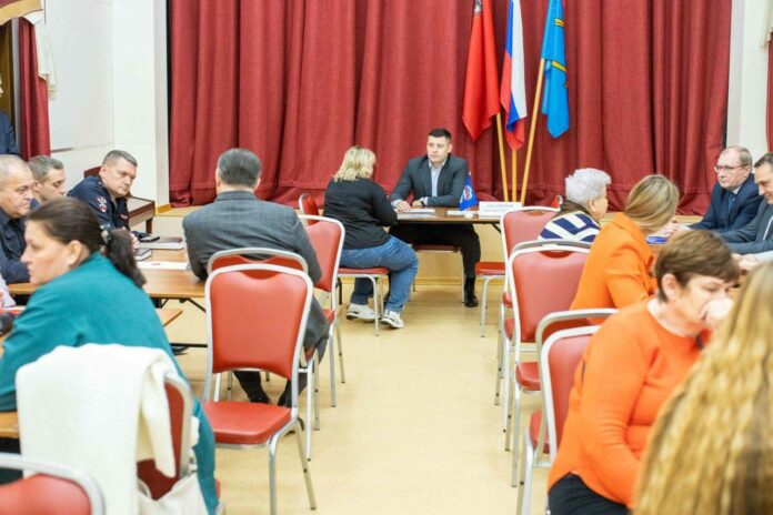 Григорий Артамонов в составе выездной администрации посетил поселок Железнодорожный