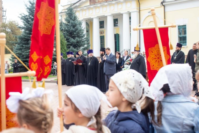 Воскресная школа при Троицком кафедральном соборе отмечает 30 — летие своей деятельности