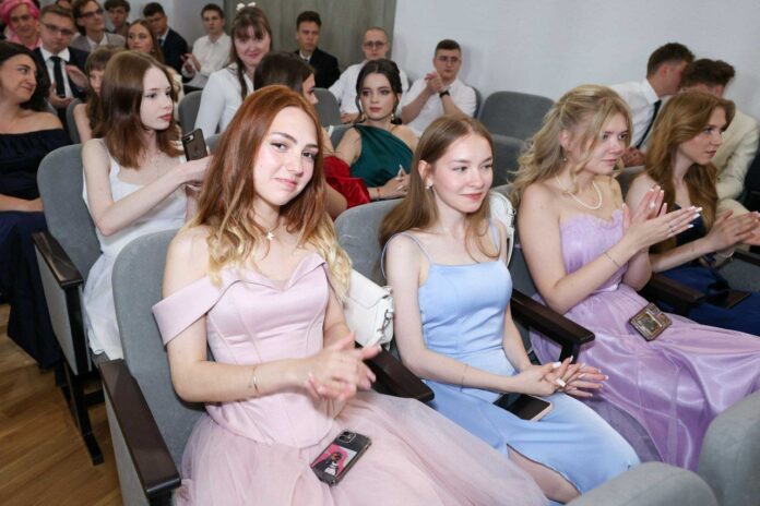 Подольские выпускники отмечают выпускные