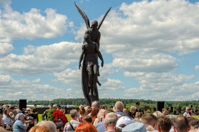 В Г.о. Подольск торжественно отрыли новый мемориал «Вечная память всем павшим в боях за...