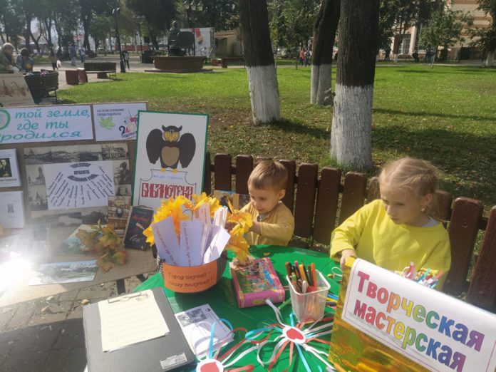 «Читай улицы как книги»: библиотеки округа подготовили праздничную программу