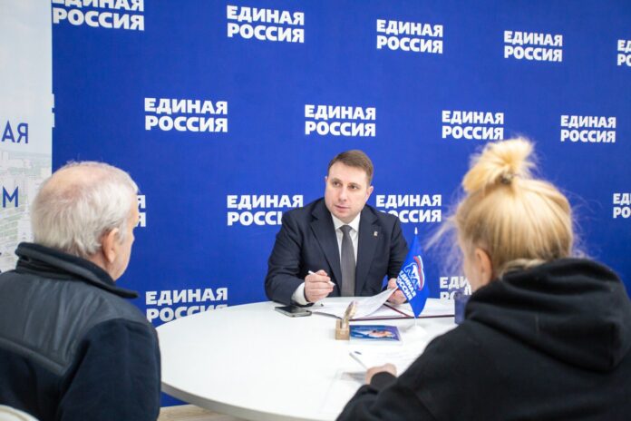 Дмитрий Жариков провёл личный прием граждан в Общественной приёмной местного отделения Всероссийской политической партии...