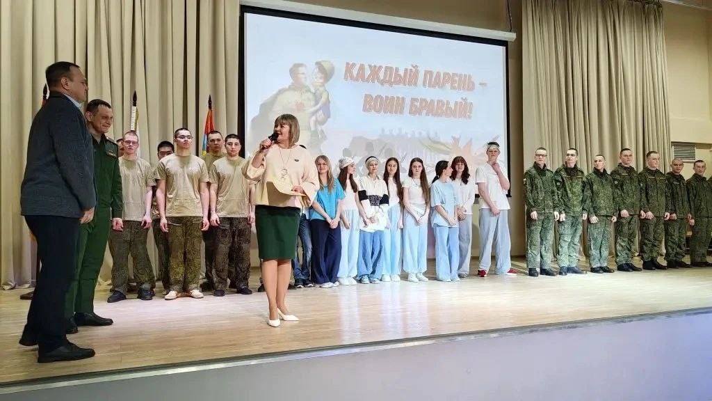 В Гимназии имени Подольских курсантов встретились три поколения защитников