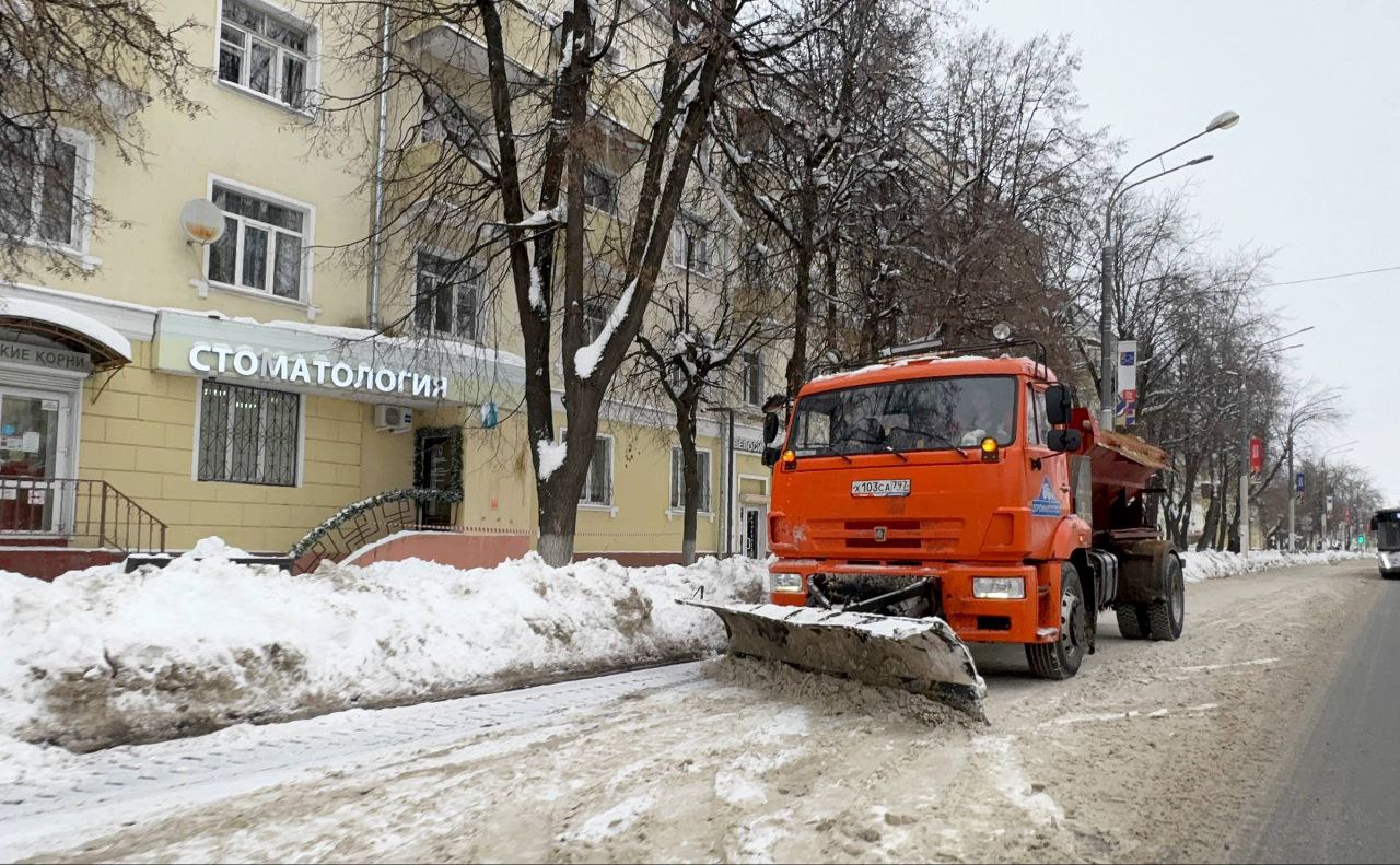 Под контролем Единой России: ежедневно с дорог вывозят тысячи кубометров снега