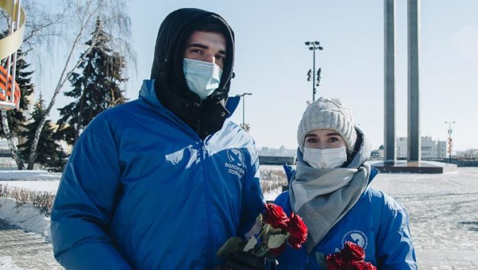 Волонтеры Большого Подольска поздравили защитников Родины