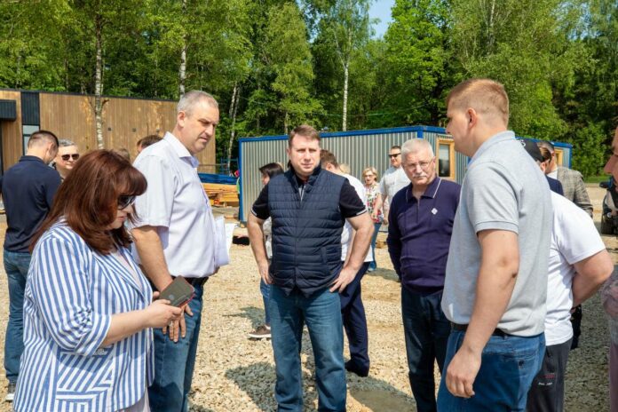 Строительную площадку лыжероллерной трассы в Дубровицах посетил Секретарь местного отделения ВПП «Единая Россия», глава...