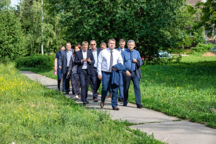 Глава Подольска провел обход дворовых территорий юго-западных микрорайонов