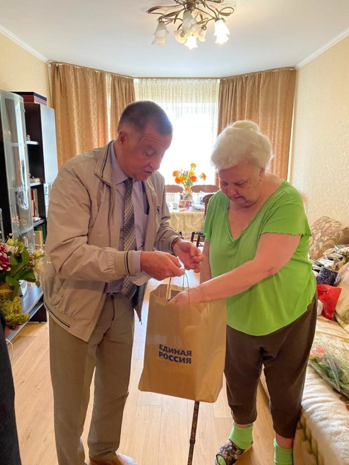 Партийцы поздравили заслуженного ветерана — педагога Нину Александровну Хондавову с Юбилеем!