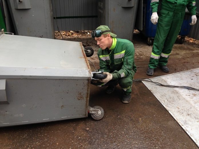 С начала ноября ООО «МСК-НТ» отремонтировала в Большом Подольске 160 контейнеров для сбора ТКО