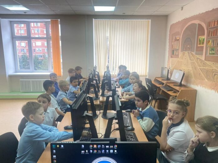 Исаков Михаил провёл игру «Жека квартира» для школьников