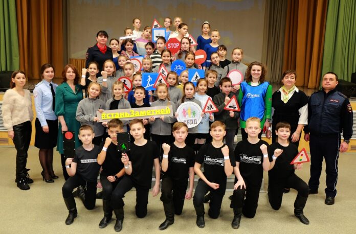 Сотрудники подмосковной Госавтоинспекции и общественники провели интерактивный практикум по безопасности дорожного движения