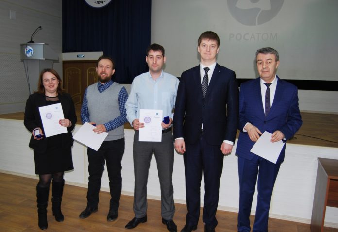 Отличившихся сотрудников ФГУП «НИИ НПО «ЛУЧ» наградили в округе