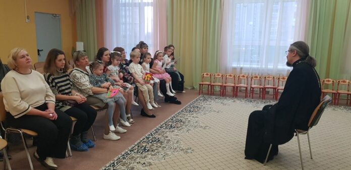 В школе № 34 состоялась духовно-просветительская встреча многодетных семей, семей участников СВО с батюшкой...