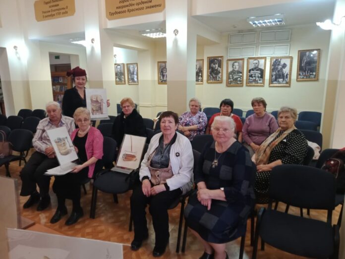 Депутат Совета депутатов приняла участие в мероприятии по отбору творческих работ на конкурс изобразительного...