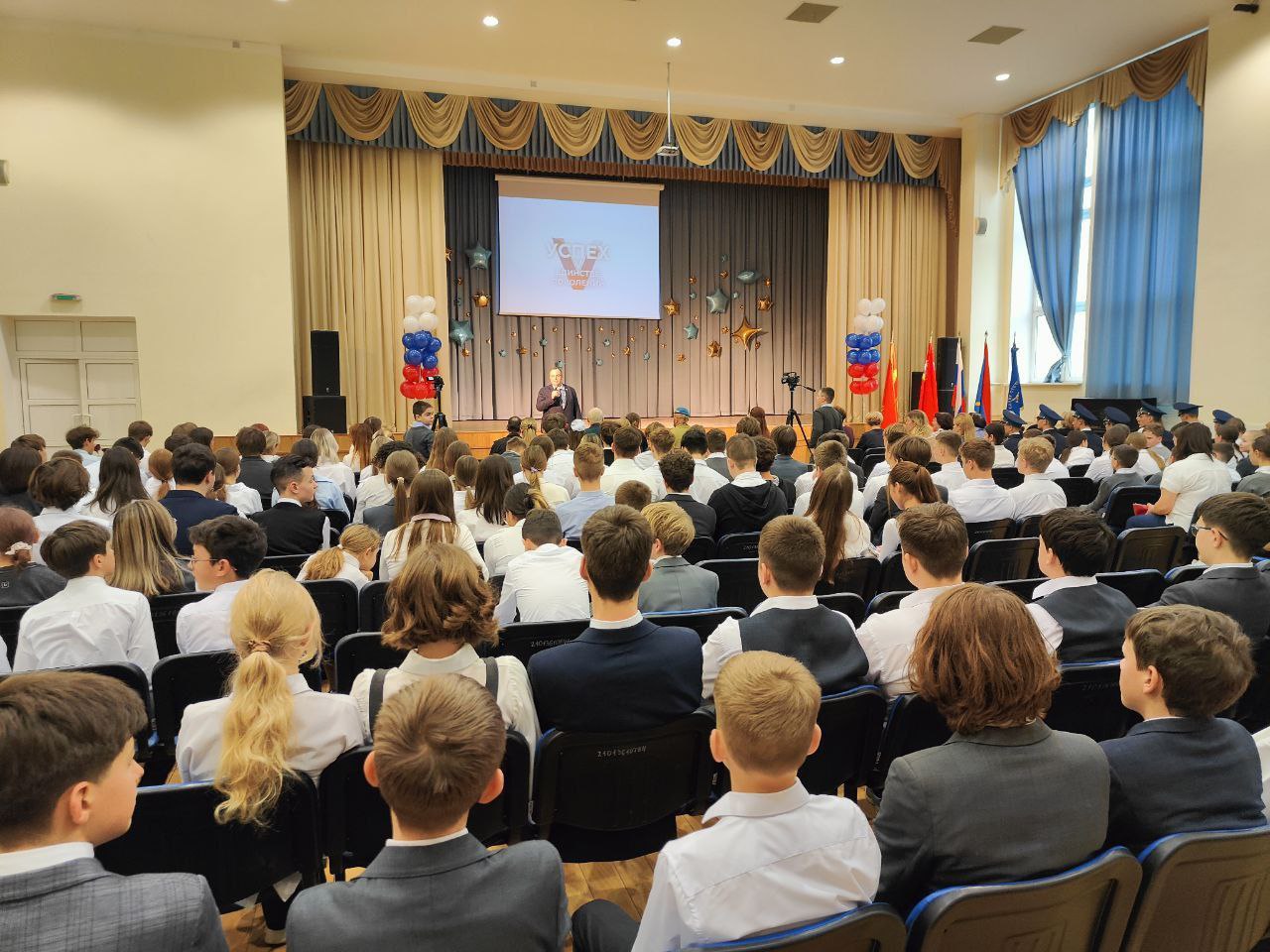 Школьники почтили Героев Отечества концертной программой