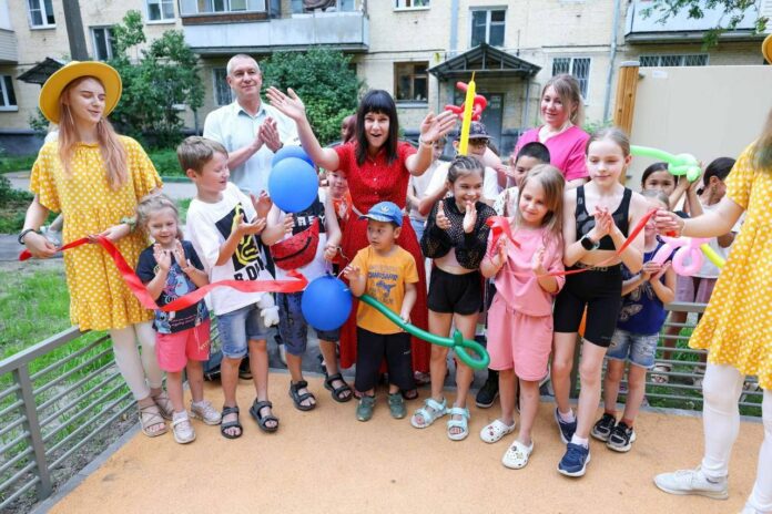 В Климовске преобразили две детские площадки