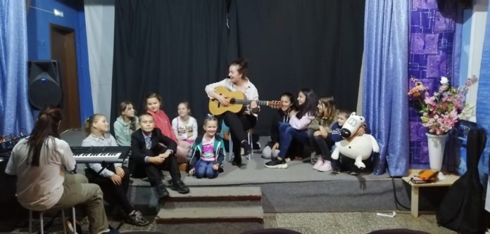 Творческий вечер «Пой со мной гитара!» состоялся в МЦ «Ровесник»