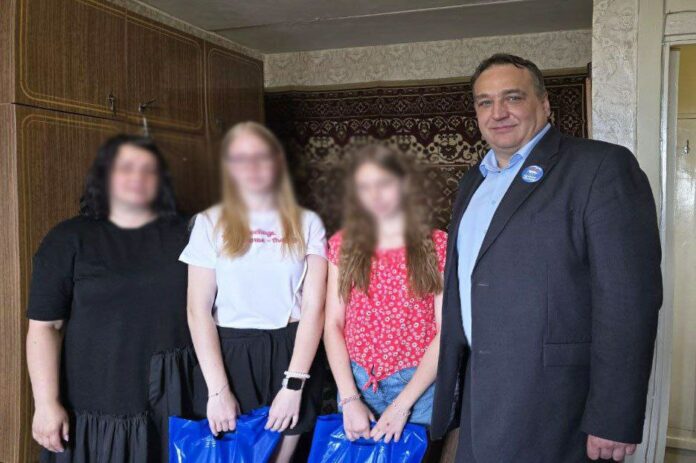 В Подольске активисты Партии «Единая Россия» оказали гуманитарную помощь семье бойца специальной военной операции