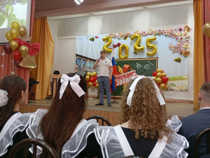 Для выпускников подольских школ звучат последние звонки