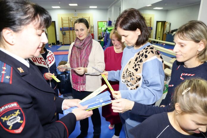 В учреждениях дополнительного образования Подмосковья сотрудники Госавтоинспекции проводят «минутки безопасности»