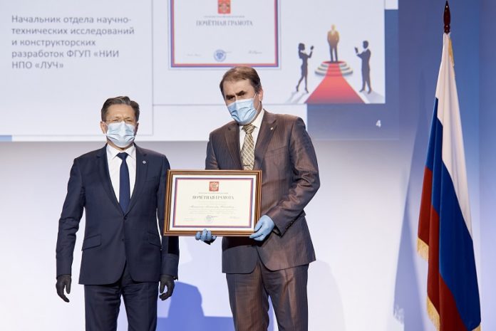 За достигнутые успехи в работе учёные ФГУП «НИИ НПО «ЛУЧ» отмечены грамотой президента РФ