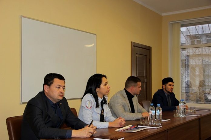 Сотрудники УМВД в Подольске совместно с членом Общественного совета провели беседу в рамках мероприятия...