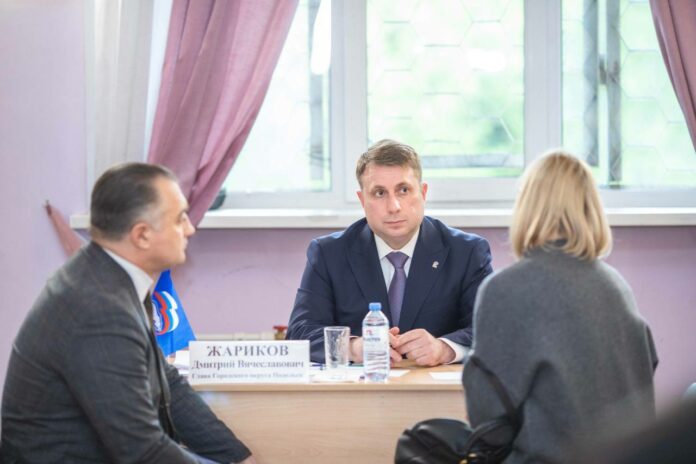 В рамках партийного проекта «Школа грамотного потребителя» в мкр. Красная горка состоялась «выездная администрация»