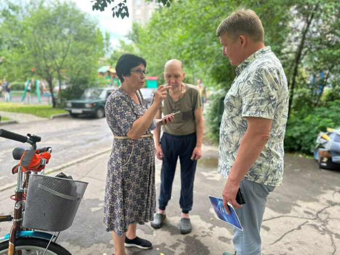 Депутат Александр Дудкин помог жителю Подольска с заменой окна